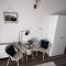 "White House Nakani" - Guesthouse near the centre