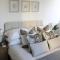 Beach Haven - FREE PARKING - Luxury 2 bedroom 2 bathroom Town Centre Apartment by Coastline Retreats
