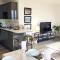 Beach Haven - FREE PARKING - Luxury 2 bedroom 2 bathroom Town Centre Apartment by Coastline Retreats