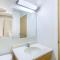 Super 8 by Wyndham West Middlesex/Sharon Area