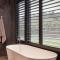Artisan Gunyulgup - Luxe Lakeside Wellness Hideaway