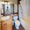 Sooke Harbour Penthouse - Luxurious 4 Bdrm Rental