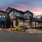 Sooke Harbour Penthouse - Luxurious 4 Bdrm Rental