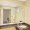 Super 8 by Wyndham Milford/New Haven