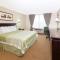 Days Inn & Suites by Wyndham Tucker/Northlake