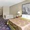 Super 8 by Wyndham Gurnee