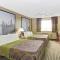 Super 8 by Wyndham Gurnee