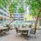 Lovely 1BD - Central Downtown - Gym, Pool, Parking
