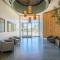 Lovely 1BD - Central Downtown - Gym, Pool, Parking