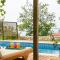 Kleo Cottages