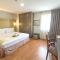 Tagaytay Hotel SixB