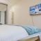 Family Harbour Escape with Harbour Views & Parking
