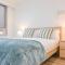 Family Harbour Escape with Harbour Views & Parking