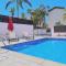 STAY Sunny Bay Villa