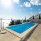 Luxury Apartment with heated pool in Starigrad