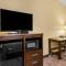Econo Lodge Inn & Suites