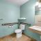 Econo Lodge Inn & Suites