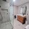 Oceanic Escape Top Floor 2 mins from beach