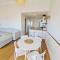 Oceanic Escape Top Floor 2 mins from beach