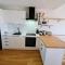 Oceanic Escape Top Floor 2 mins from beach