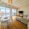 Oceanic Escape Top Floor 2 mins from beach