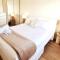 Oceanic Escape Top Floor 2 mins from beach