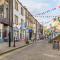 Modern Skipton House, Sleeps 5, Canal & Parking