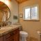 Hot Tub and Scenic Views Luxury Twain Harte Cabin!