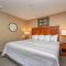 B103 One Bedroom Lake View