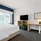 Spark By Hilton Tupelo