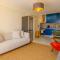 Seaview apartment newly renovated to high quality