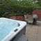 Romeo Cottage - Sleeps 4 - Open Plan Barn - Private Hot Tub & Garden