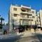 1 bedroom flat 200m from beach