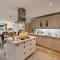 2 Bed in Robin Hoods Bay G0179