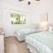 Crescent Point #9: 3Bed Condo