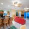 Parrot-ise 4 Bedroom Villa