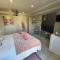 Stellies Accommodation - Room 2