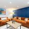 Large Period 2-Bed Apartment Close to Town