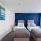 Large Period 2-Bed Apartment Close to Town
