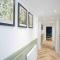Large Period 2-Bed Apartment Close to Town