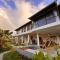 The White Horse, Private Pool, Sauna and Valley View