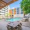Stylish 2BD - CDT - Gym, Pool, Parking - Sleep 8