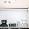 Stylish Chic Home - King Bed - Free Parking & Netflix - Fast Wi-Fi - Long Stays Welcome