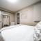 Stylish Chic Home - King Bed - Free Parking & Netflix - Fast Wi-Fi - Long Stays Welcome