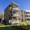 Urban-Apartmenthaus zwischen Berg und See