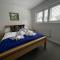 Riverside 2 Bedroom Townhouse with Car Charger