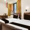 Super Townhouse Oak Prabhat Road