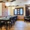 Super Townhouse Oak Prabhat Road