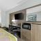 Super 8 by Wyndham Saskatoon Near Saskatoon Airport