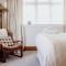 Dalton Cottage - Dreamy Retreat in Lush Gardens